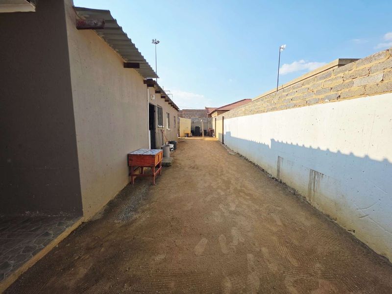 2 Bedroom House For Sale in Tsakane - Photo 8