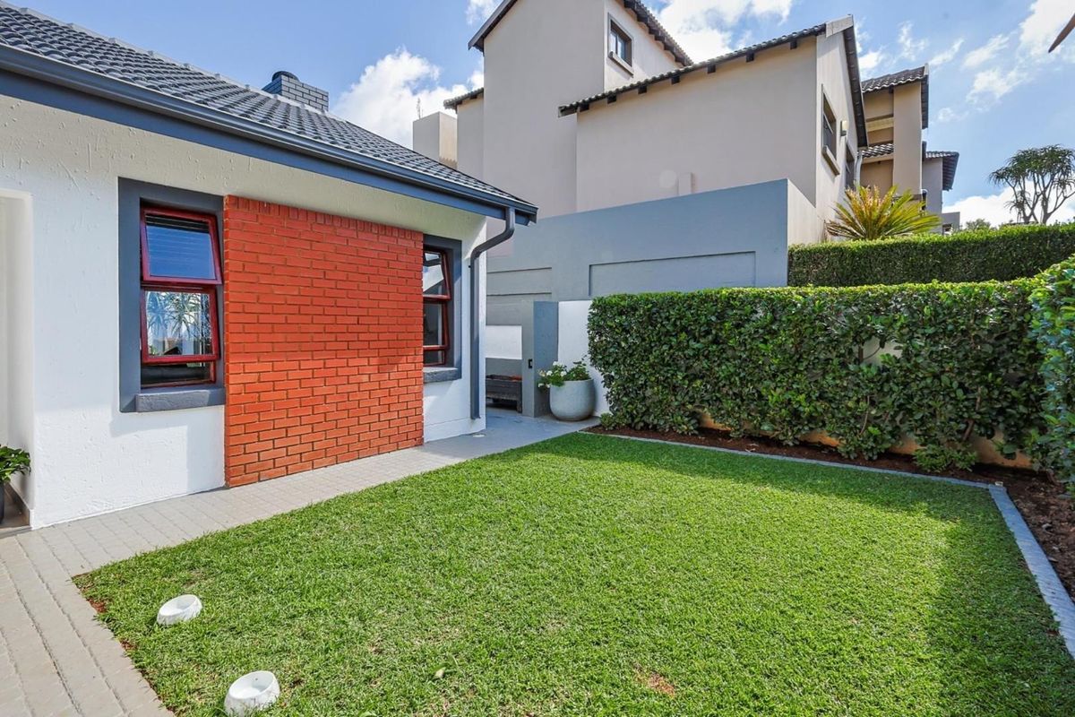 Charming Family Home: Newly Renovated 3-Bedroom - Photo 2