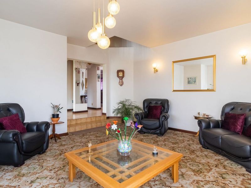 Charming Double Story 3 bedroom home - Photo 5