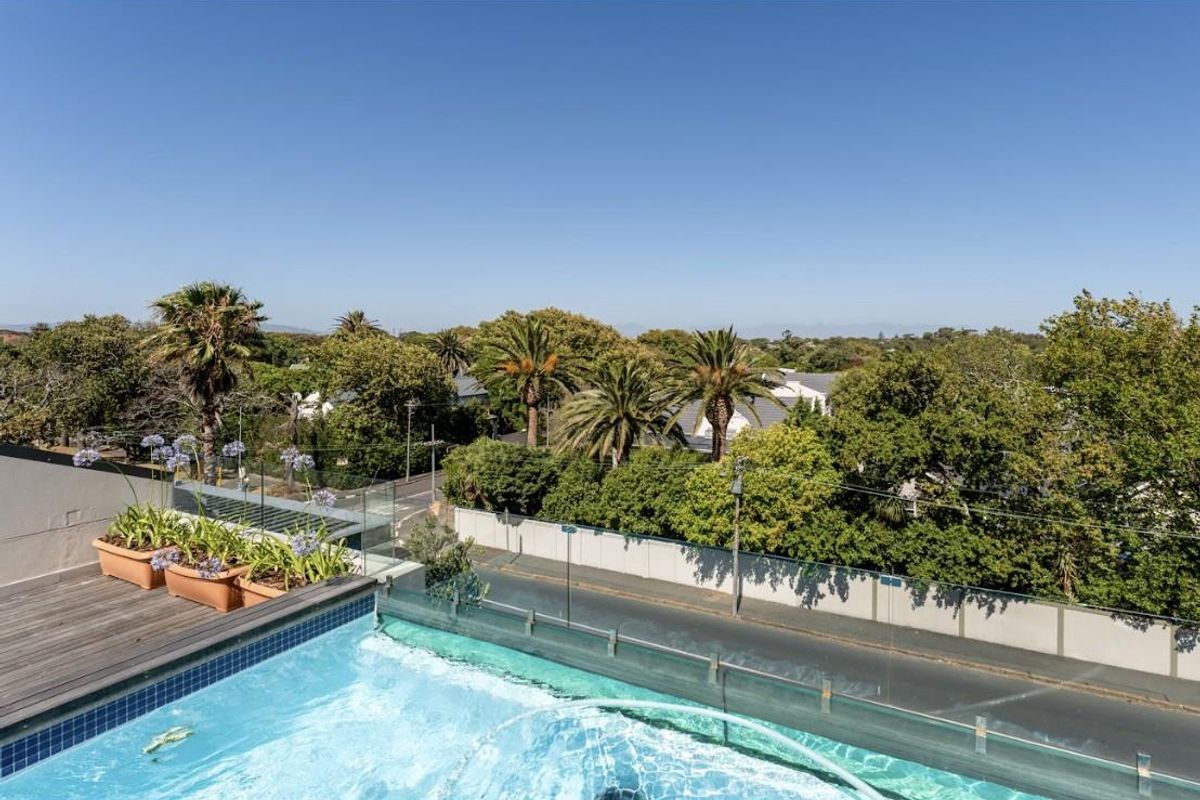 Modern Apartment With Expansive Covered Patio And Mountain View - Photo 3