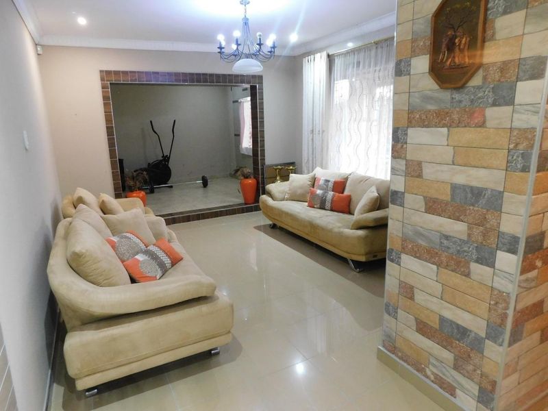 3 Bedroom House for sale in Silverglen - Photo 7