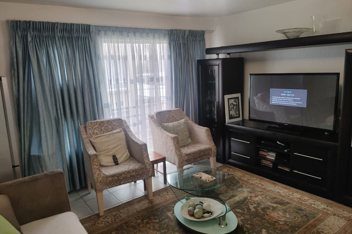 Spacious 2-Bedroom Apartment for Sale in Verwoerdpark. - Photo 4