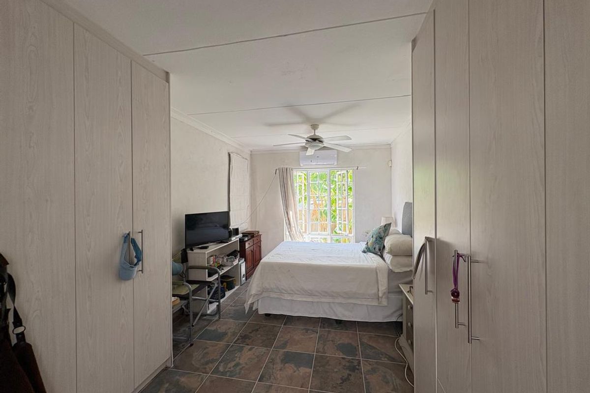 3 Bedroom house with office - Prime Investment Opportunity in Pionierspark! - Photo 2