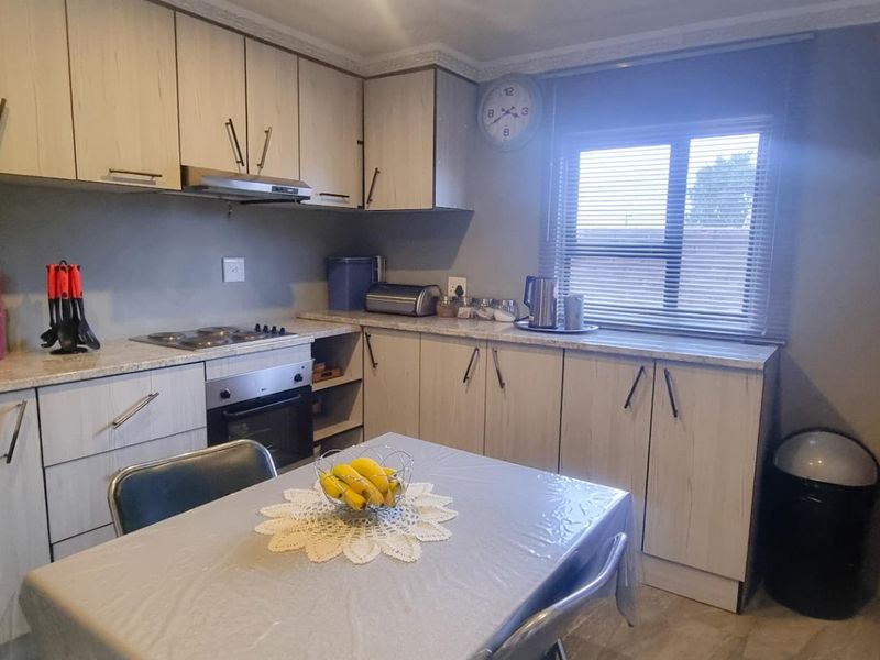 Move-In Ready 3-Bedroom Home with Versatile Front Building - Photo 6