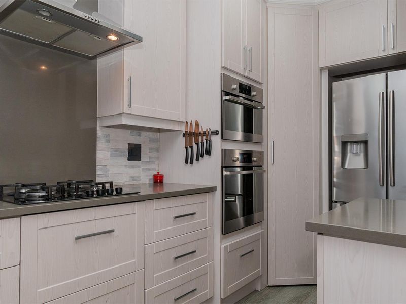 Exquisite Modern 3 Bedroom Family Home in Secure Estate – Van Riebeeck Park - Photo 7