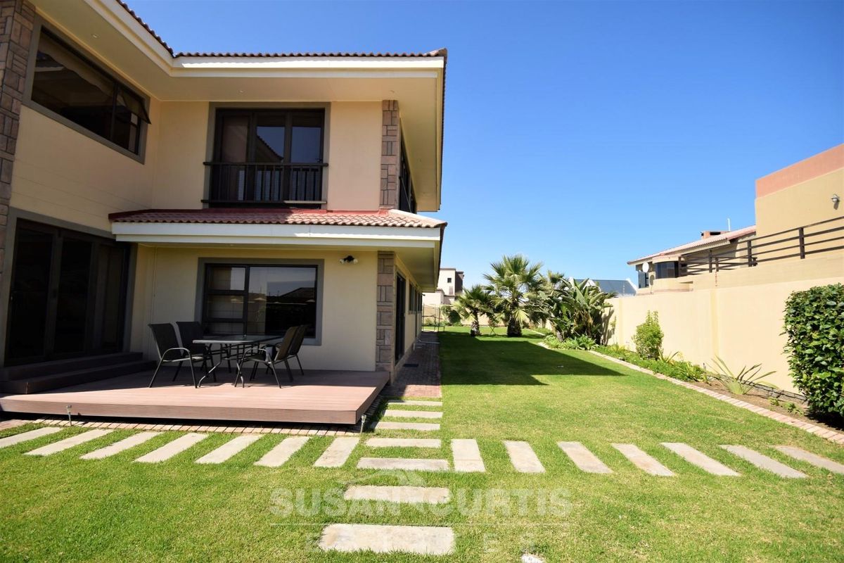 WELL BUILD FAMILY HOME CLOSE TO THE OCEAN - Photo 5