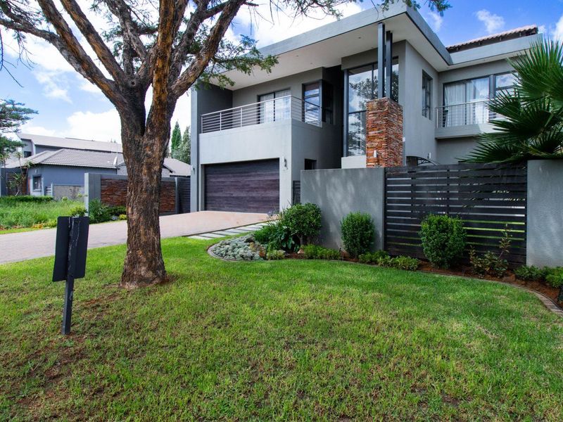 Exclusive La Como Estate: A Lifestyle of Elegance! - Photo 2