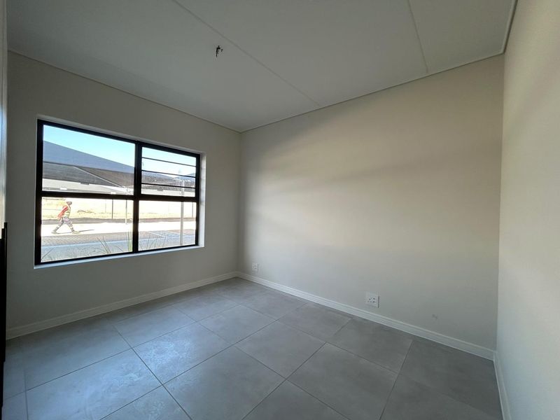 3 Bedroom Apartment - First Floor - Photo 10