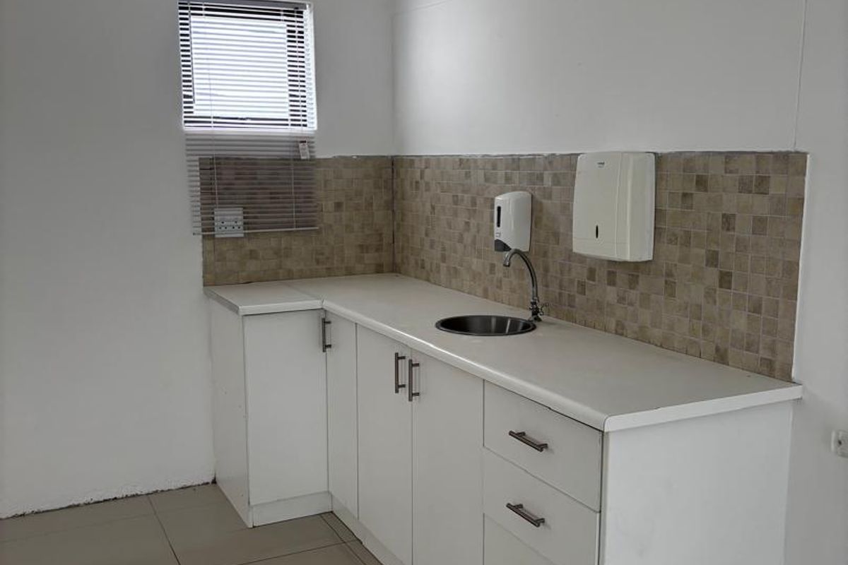 Office building to let near Pathcare, Walvis Bay - Photo 3