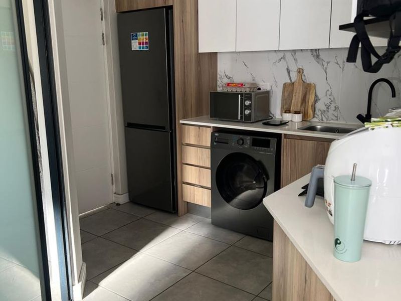 Upstairs Trendy 1 Bedroom Apartment in Munyaka - Photo 4