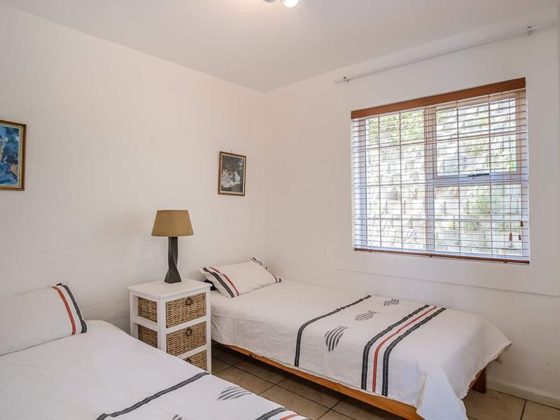 Fully furnished 2 bedroom apartment available on a long term lease. - Photo 7