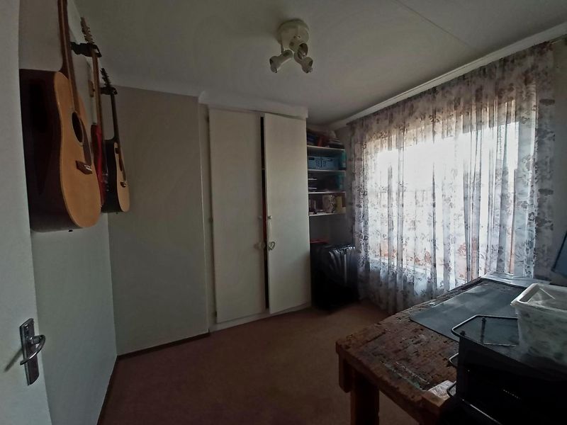 A SPACIOUS HOME - Photo 9