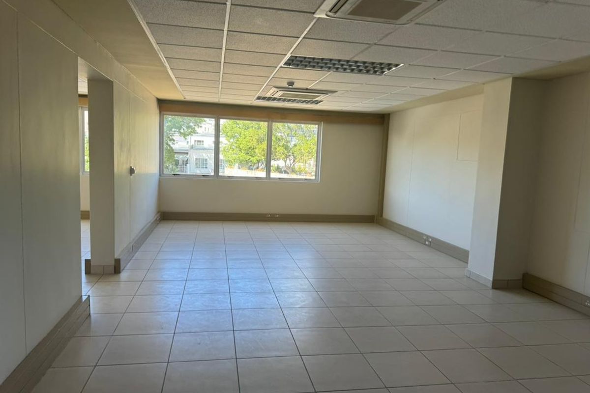 MODERN OFFICES TO LET - SHARED BUILDING - Photo 3