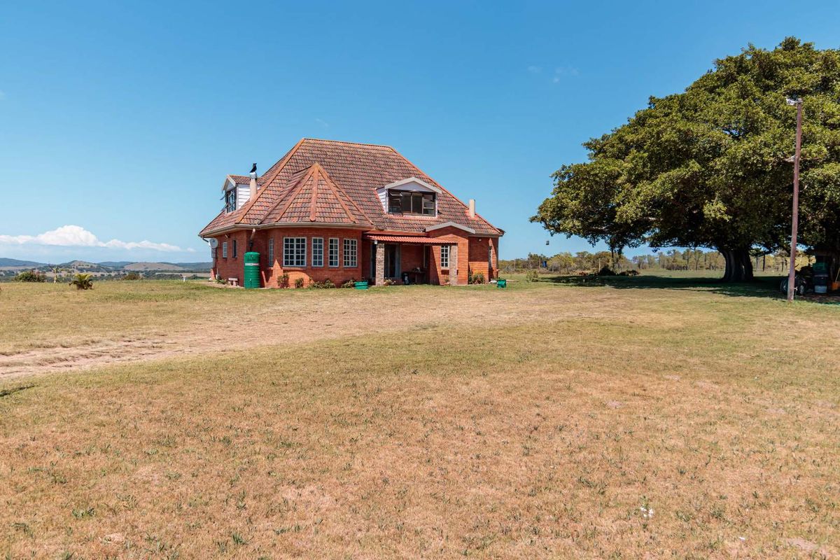 WHERE TOWN MEETS TRANQUILITY - BEAUTIFUL VIEWS - Photo 2