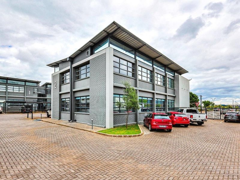 Upgrade Your HQ: Prime 230m2 
Fitted Modern Office Suite - Photo 2