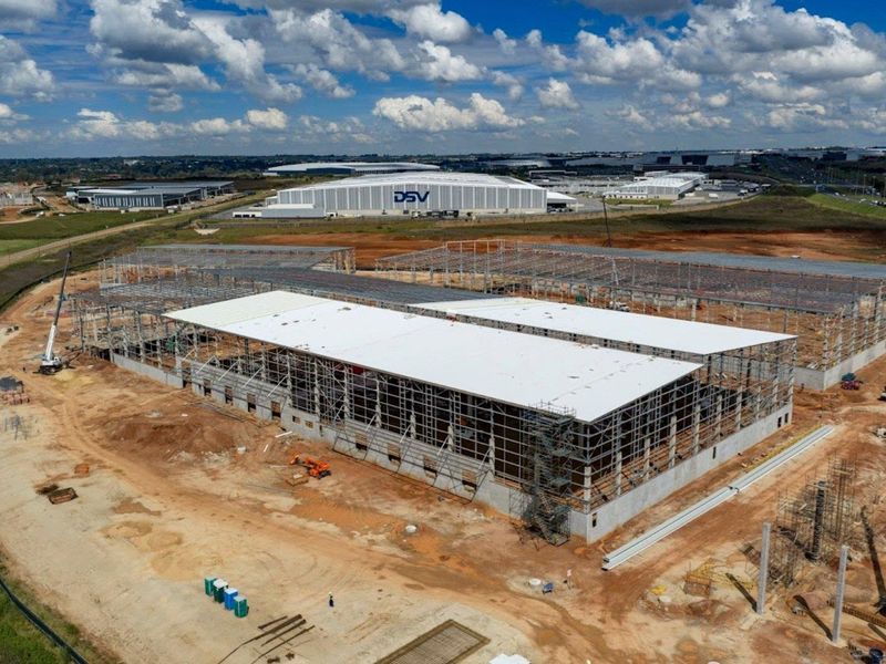 New Logistics Warehouse To Let in Glen Marais | 32,518m2 - Photo 2