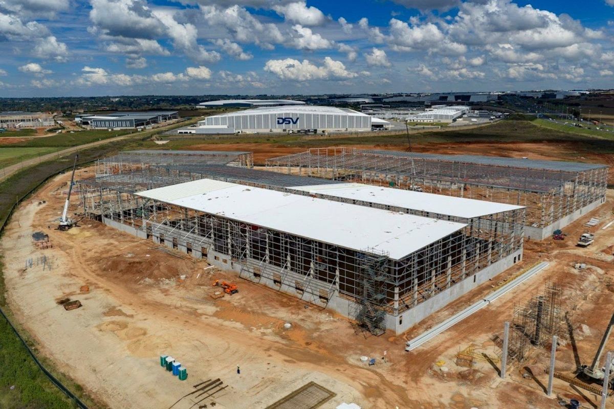 New Logistics Warehouse To Let in Glen Marais | 32,518m2 - Photo 2