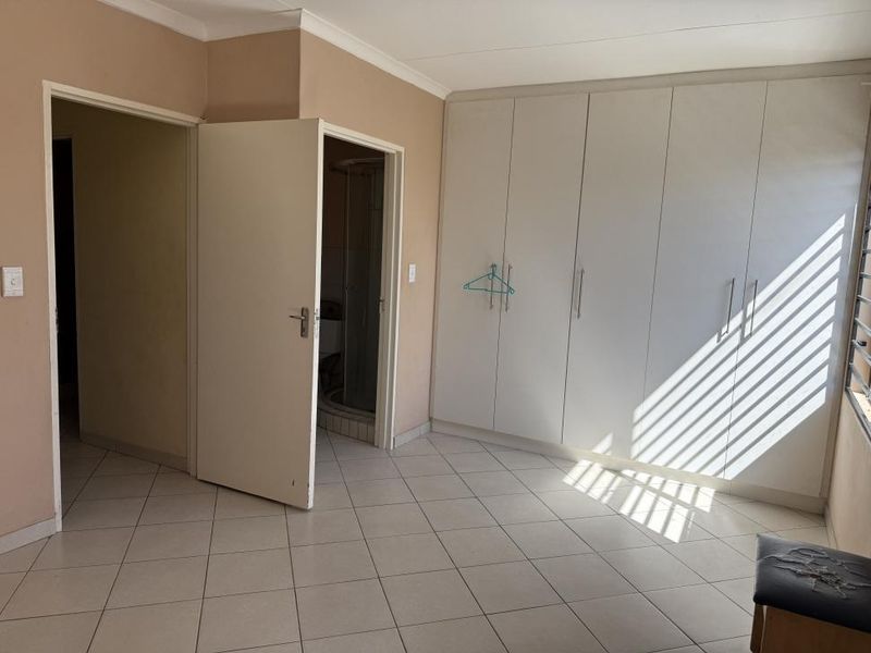 Double-Storey Townhouse [Mervin Court] Okahandja For Sale! - Photo 6