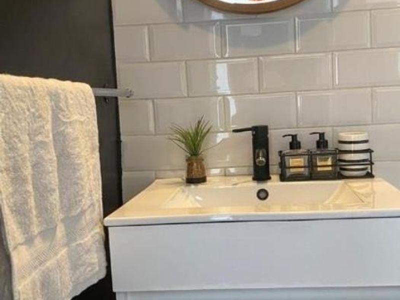 Fully furnished 1 Bedroom Apartment - Photo 9