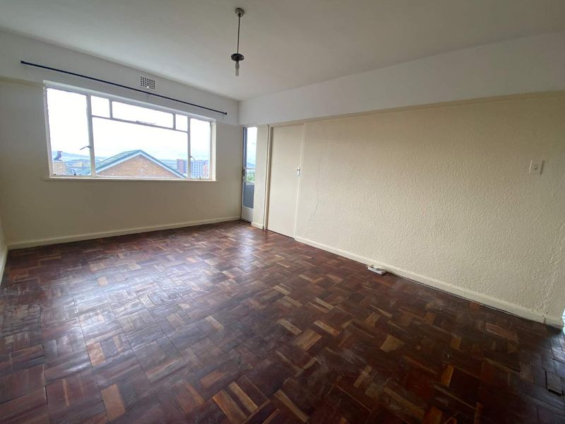 Wonderful Opportunity - Charming Corner 2-Bedroom Apartment with Stunning Views - Photo 5