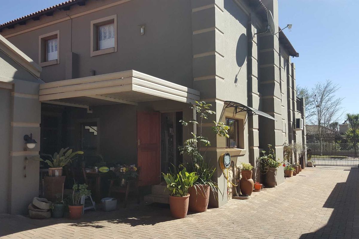 SECURE EXCELLENT LOCATION - EXCLUSIVE SOLE MANDATE! - Photo 2