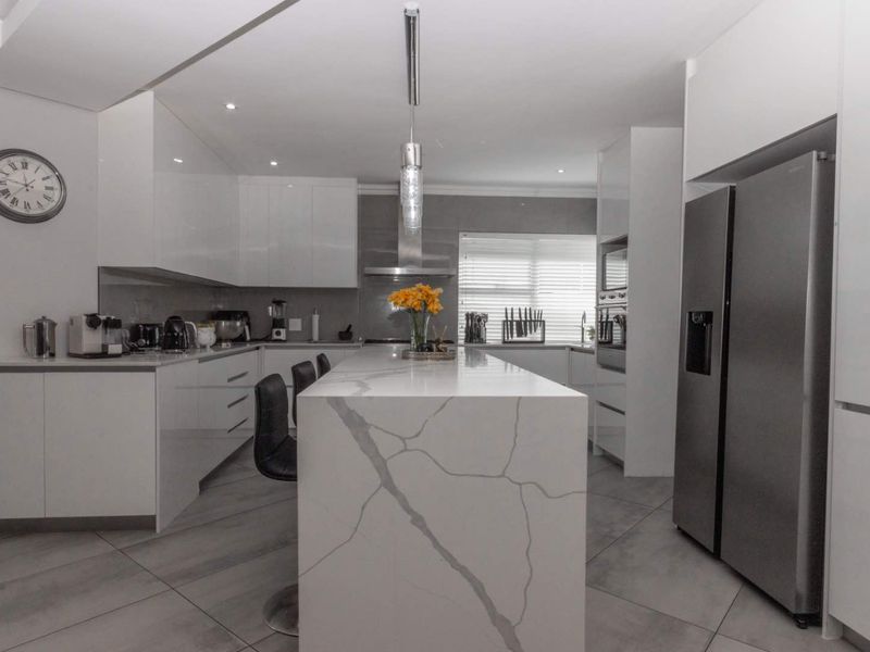 Extravagant Coastal Home in Sunset Beach - Photo 6