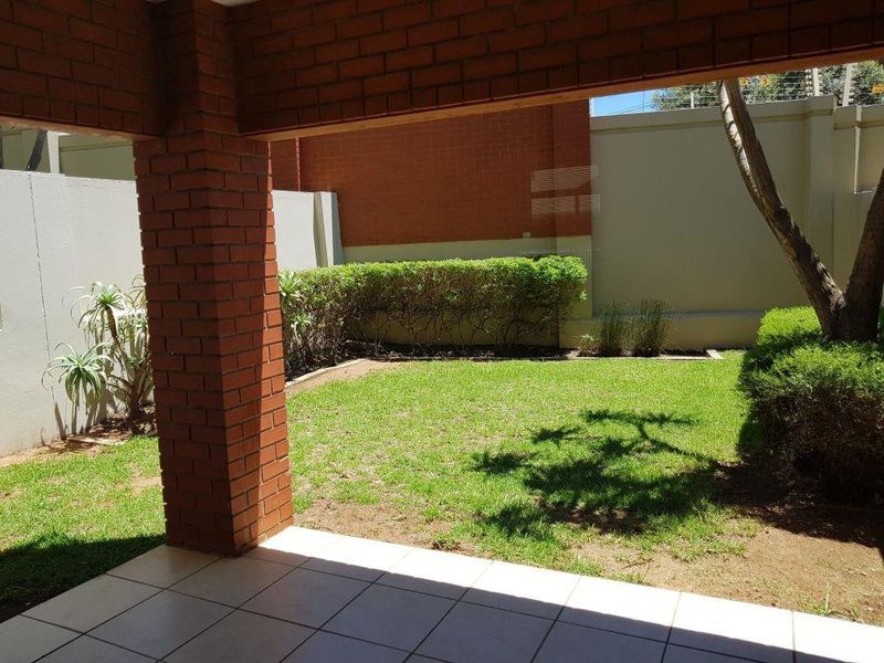 1 Bed garden apartment in Lonehill - Photo 9