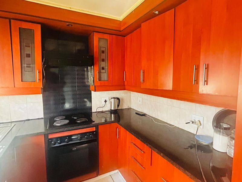 House For Sale in Tulisa Park, Johannesburg - Photo 2