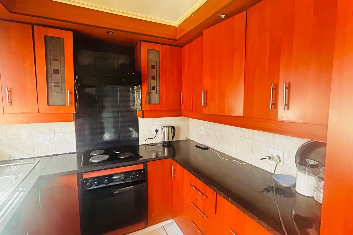 House For Sale in Tulisa Park, Johannesburg - Photo 2