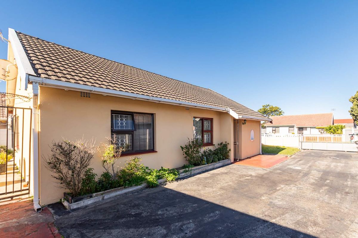 Spacious 3-Bedroom Property with Great Potential in Lotus River - Photo 5