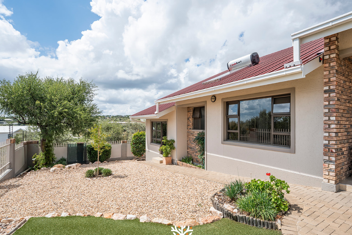 Family Home For Sale | Finkenstein Estate | N$7 625 000 - Photo 2