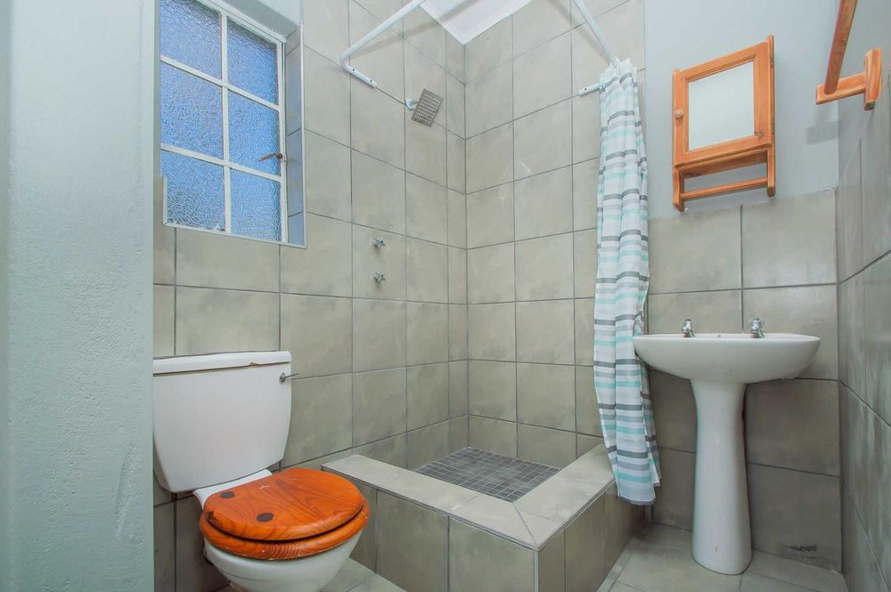 flatlet bathroom