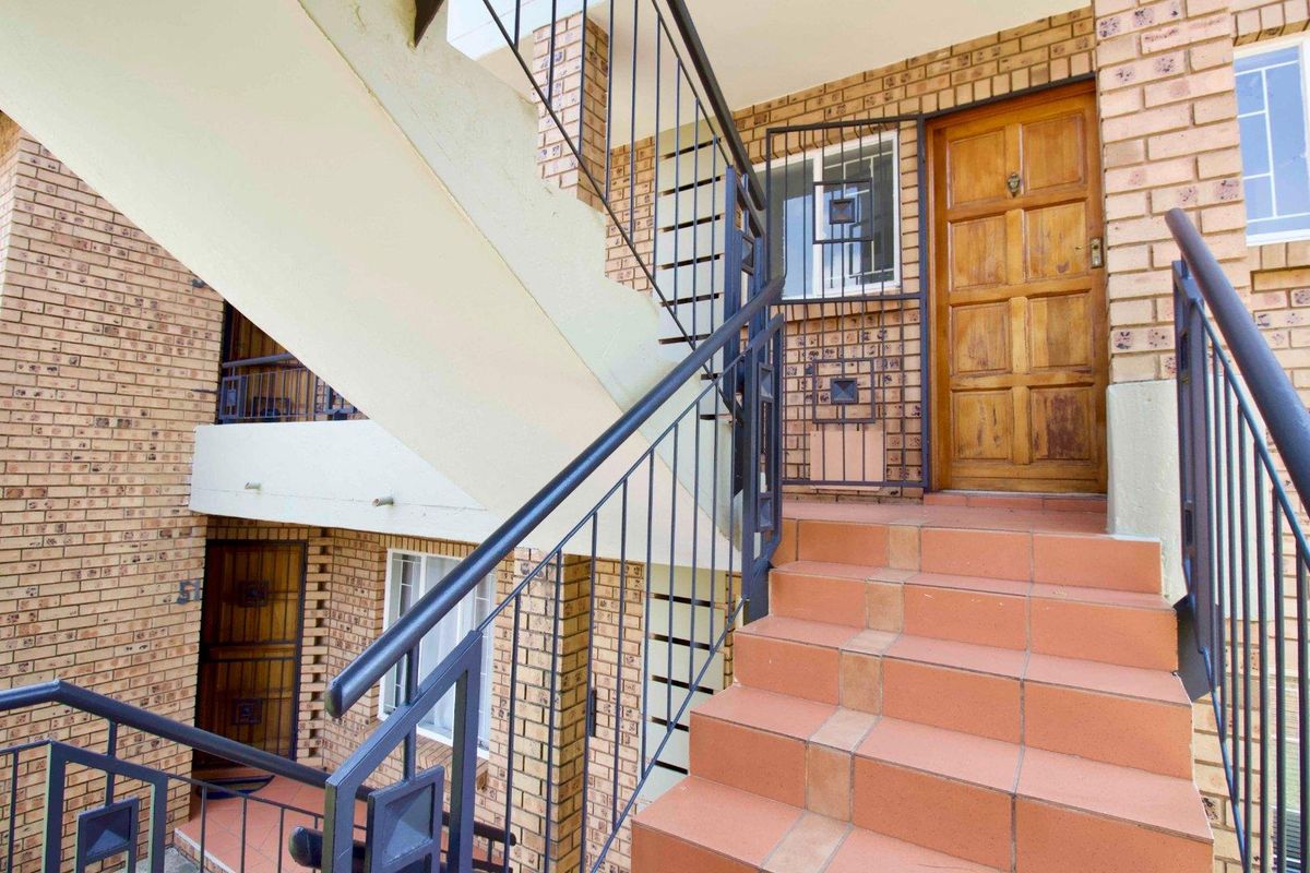 Fantastic Investment Property with a lock up garage - Photo 4