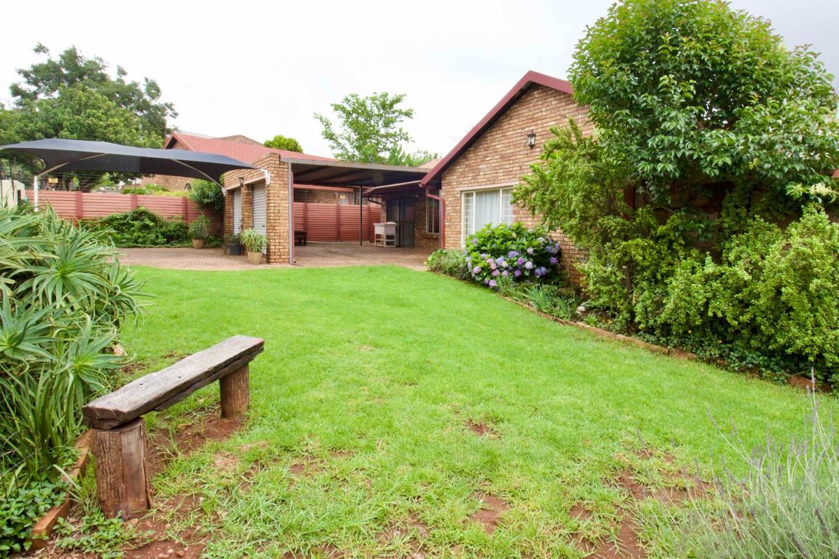 The ideal home in a great neighbourhood - Photo 2