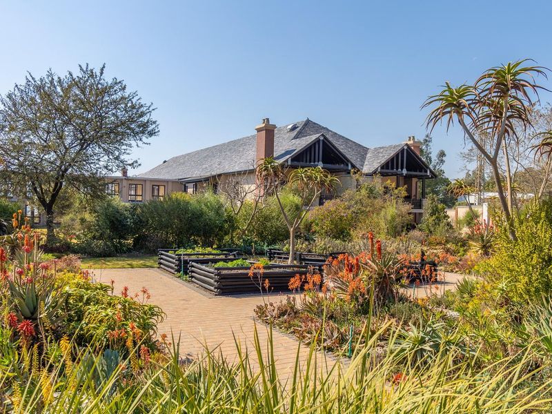 Stylish first floor apartment with expansive patio - Photo 2