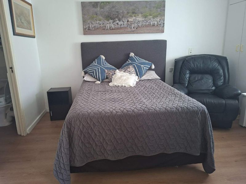 IDEAL SIZE UNIT filled with sun, boasting beautiful views! - Photo 6