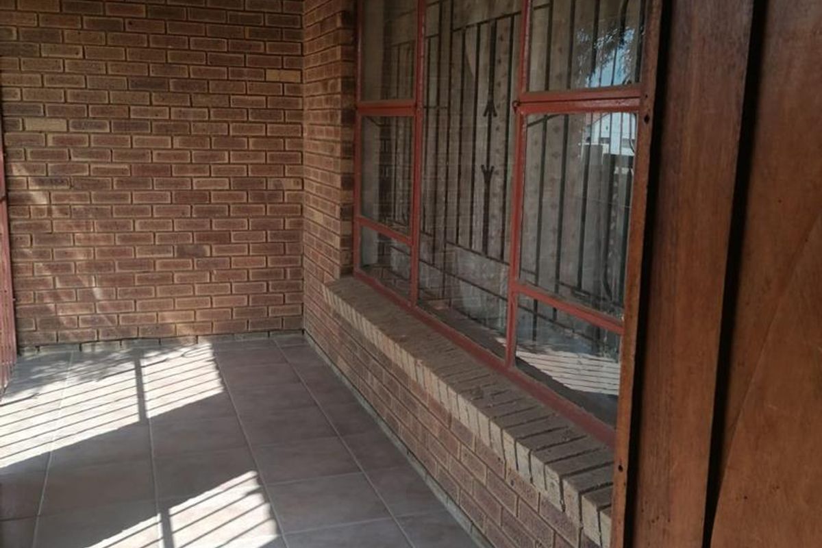 4 bedrooms house for sale in Soshanguve L - Photo 2