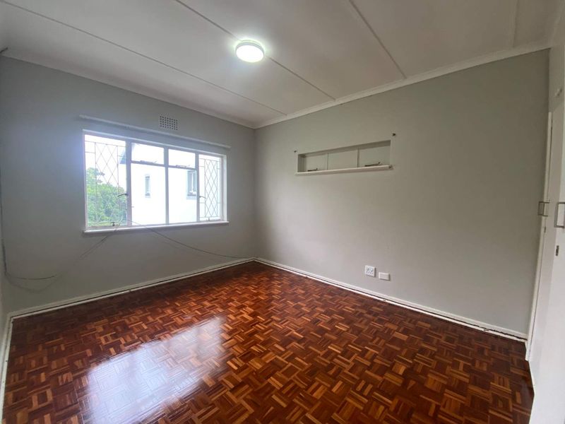 MODERN TWO BEDROOM SECOND FLOOR APARTMENT TO RENT - Photo 7