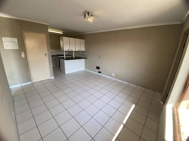 Bright & Spacious 2-Bedroom Apartment in Ferndale - Photo 3