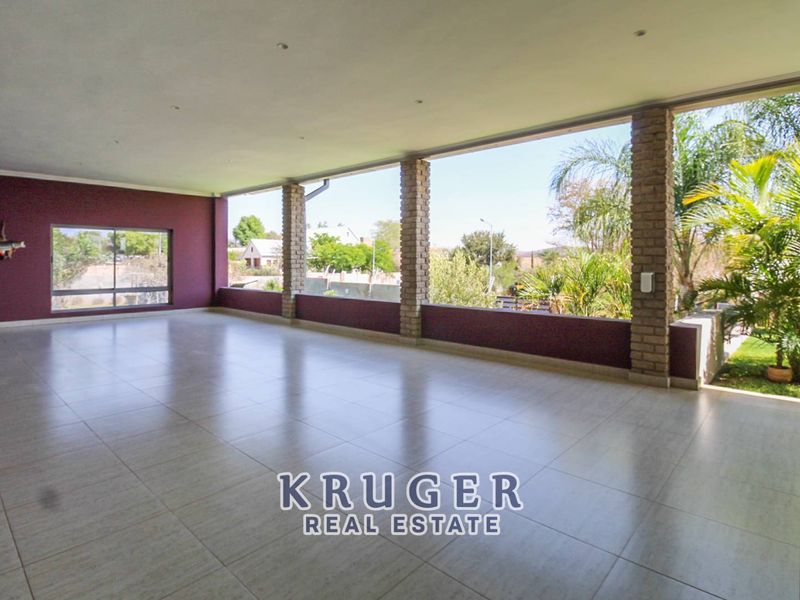 🏡 Exclusive Modern Home for Sale - Photo 8