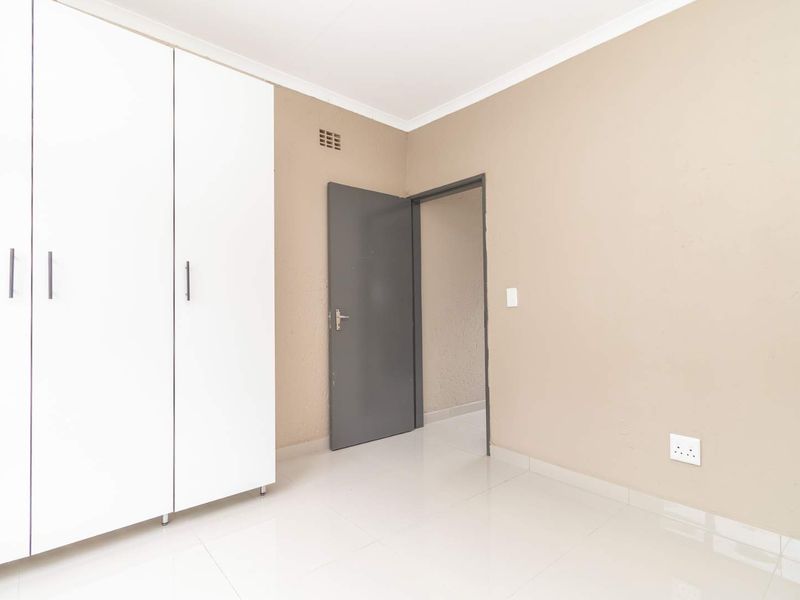 Lovely 1-Bedroom Cottage to Let in Hurlingham Manor - Photo 9