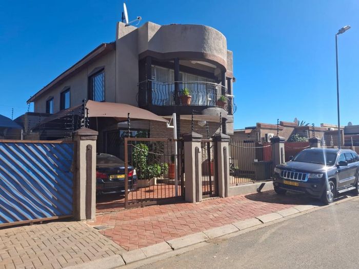 Property #2488297, House For Sale in Cimbebasia