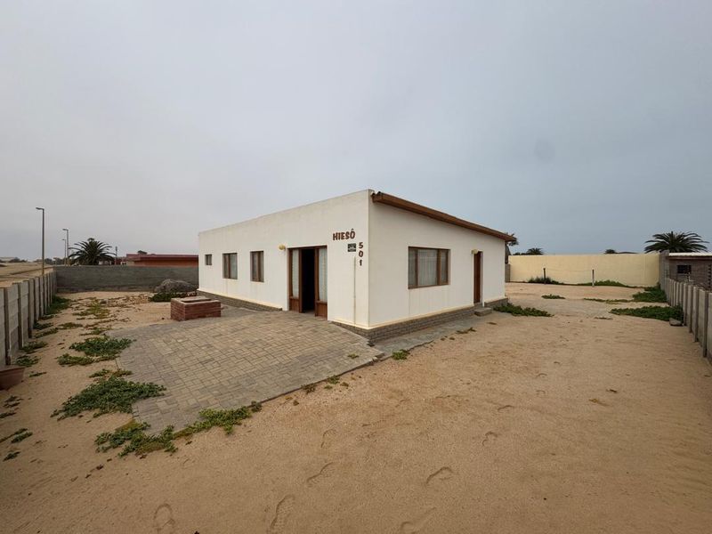 Ideal for the fisherman or the Henties lover, Located on the start of the North Dune. - Photo 10