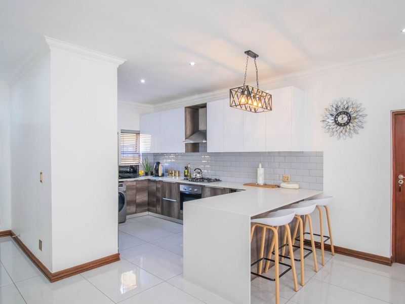 3-Bedroom, 2 Bathroom House in San Vincenzo - Photo 3