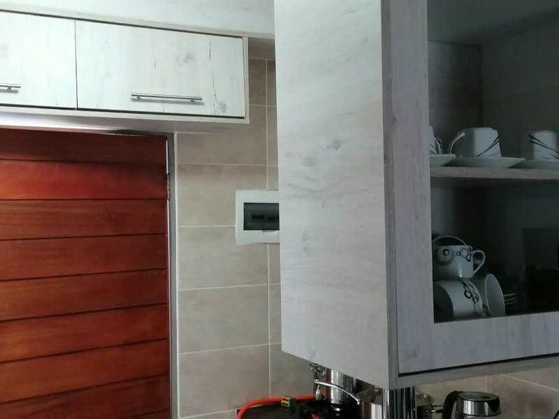 Clayville Ext 45 - 2 Bed 1 Bath R 850 000 - Photo 8