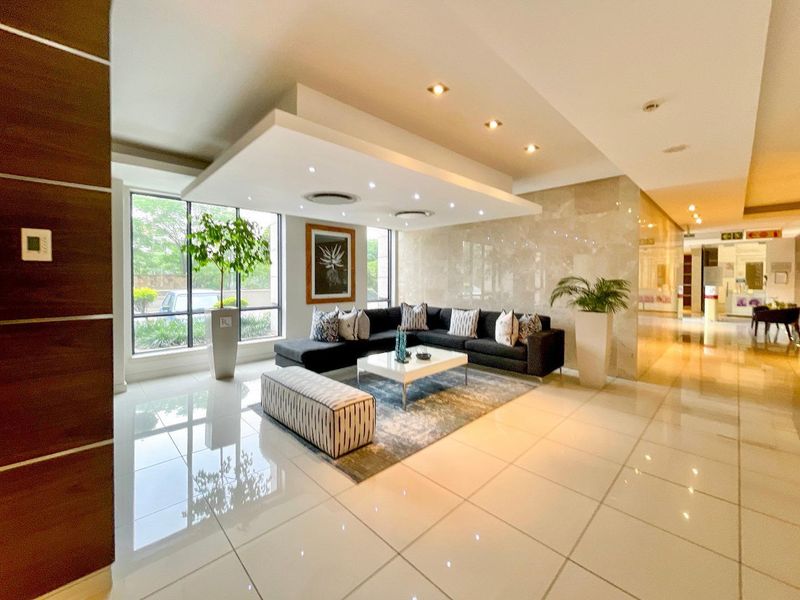 Experience Unparalleled Luxury Living in the Heart of Sandton with this exquisite fully furnished upmarket apartment. - Photo 2
