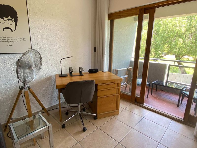 1 Bedroom Apartment / Flat for sale in Waterkloof. - Photo 9
