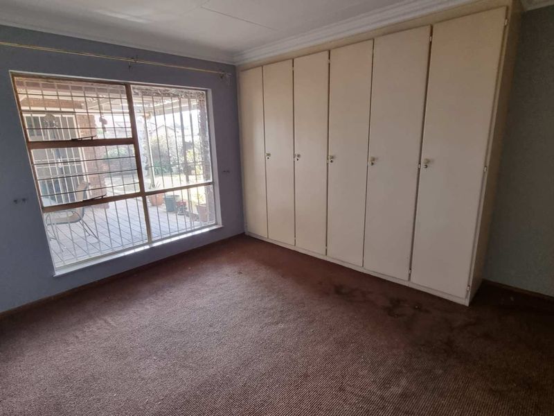 Facebrick Townhouse with Private Garden for Sale - Photo 9