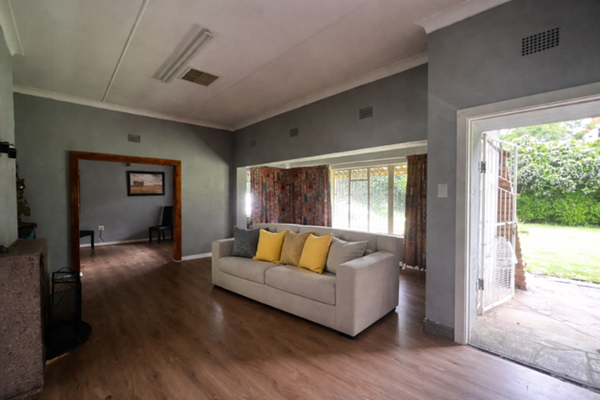 Family Home with Borehole & Flat - Photo 5