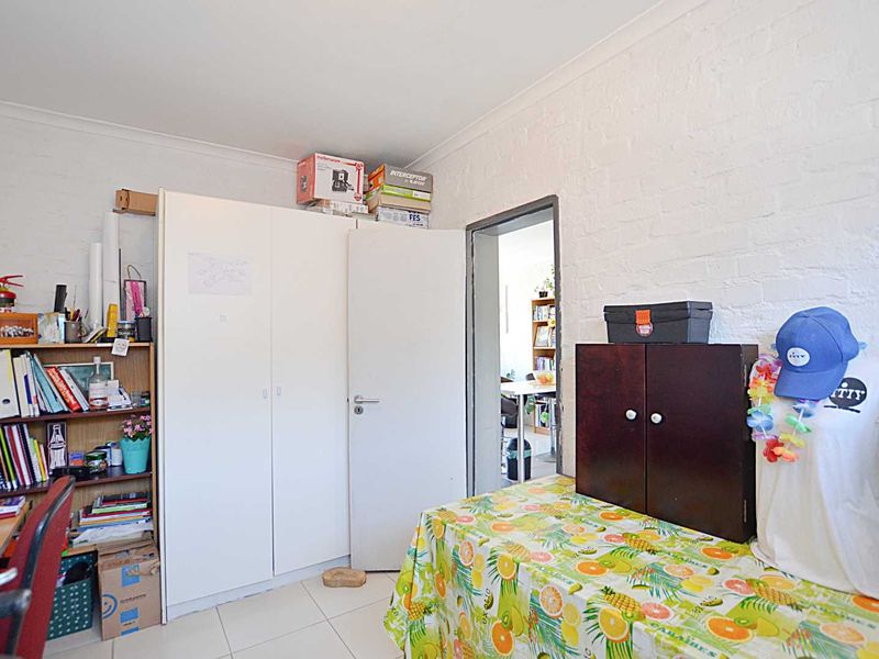 Neat Two Bedroom Apartment - Photo 10